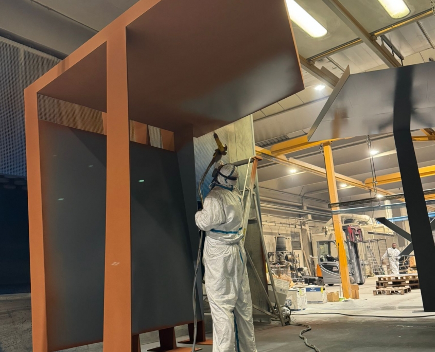 verniciatura in corso